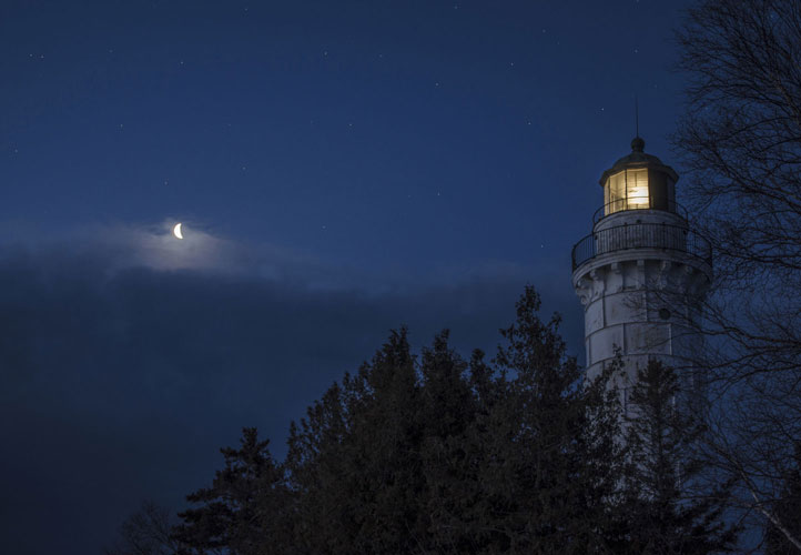 Door-County-Cana-Island-Lighthouse-Morning-With-Moon