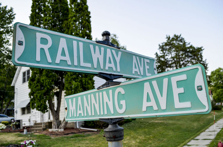 Soldiers-Grove-Railway-And-Manning-Street-Signs